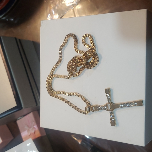 Jewelry - Vintage ✝️ Necklace